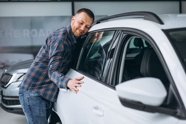 Benefits and challenges of owning a car, cars on Auto Mart, buy a car, car for sale, cars, Photo by Senivpetro on Freepik.avif