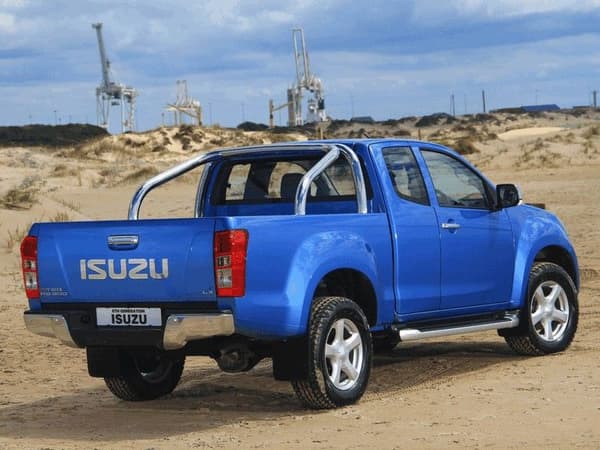 extended cab bakkie for sale, buy bakkies on Auto Mart, bakkies, Toyota Hilux, Ford Ranger, Isuzu D-Max, Nissan Navara, Photo Source Mad4Wheels.jpg